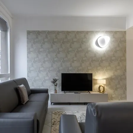 Royal - Duomo Santo Stefano Milan